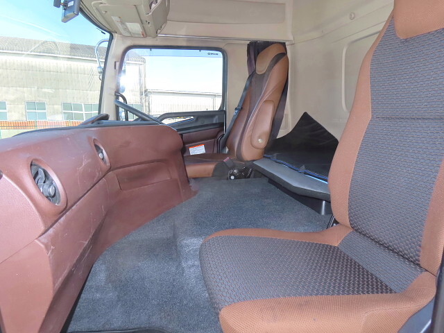 日野プロフィア冷凍車（冷蔵車）大型（10t）[写真18]