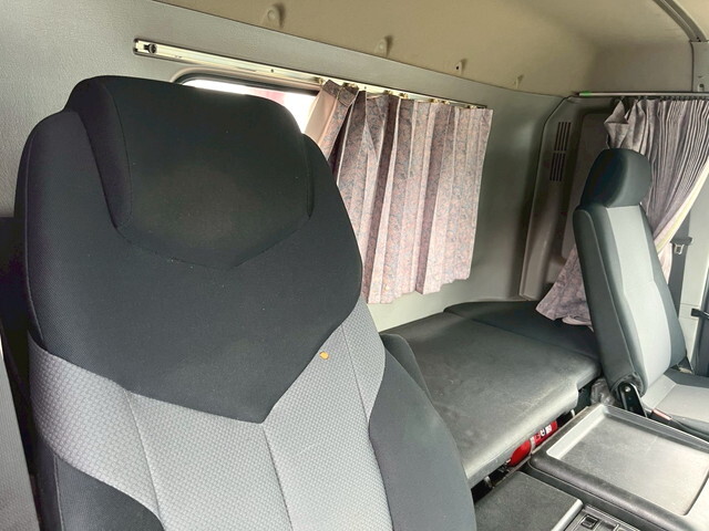 日野プロフィアセルフローダー大型（10t）[写真31]