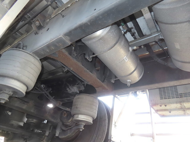 いすゞギガ冷蔵冷凍ウイング大型（10t）[写真12]