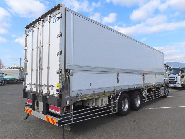いすゞギガ冷蔵冷凍ウイング大型（10t）[写真02]