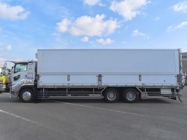 いすゞギガ冷蔵冷凍ウイング大型（10t）[写真30]