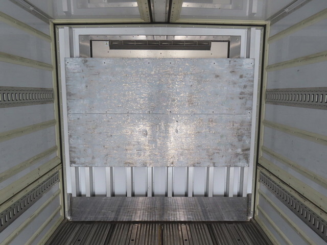 いすゞギガ冷蔵冷凍ウイング大型（10t）[写真32]