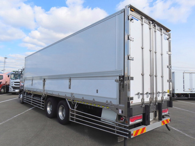 いすゞギガ冷蔵冷凍ウイング大型（10t）[写真05]