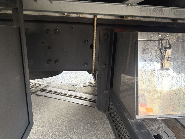 三菱ふそうスーパーグレートアルミウイング大型（10t）[写真24]