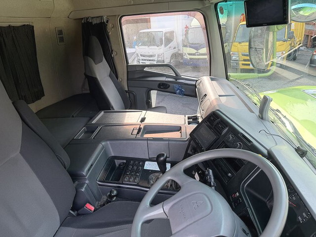 三菱ふそうスーパーグレートアルミウイング大型（10t）[写真31]