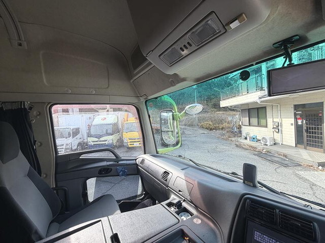 三菱ふそうスーパーグレートアルミウイング大型（10t）[写真38]