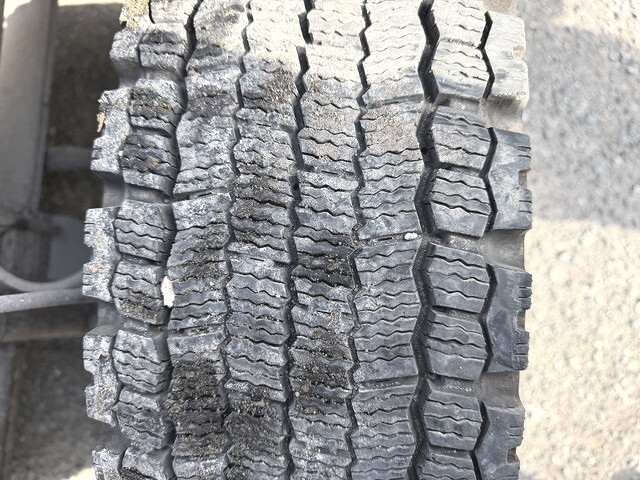 いすゞフォワード平ボディ中型（4t）[写真13]