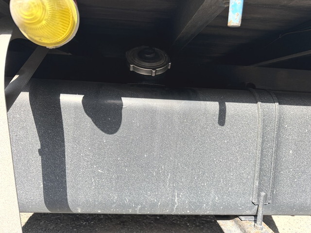いすゞフォワード平ボディ中型（4t）[写真18]