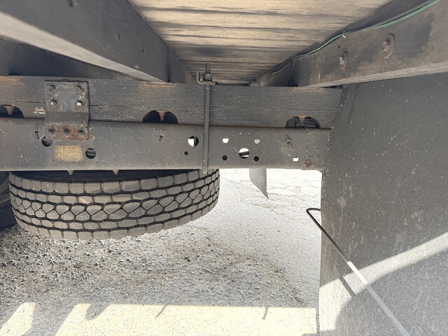 いすゞフォワード平ボディ中型（4t）[写真21]