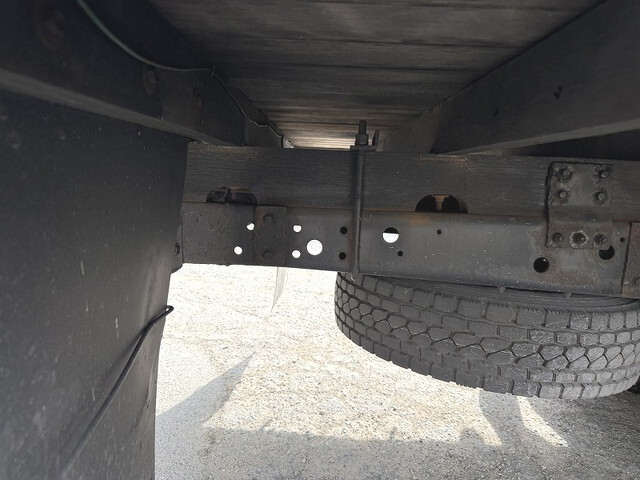 いすゞフォワード平ボディ中型（4t）[写真23]