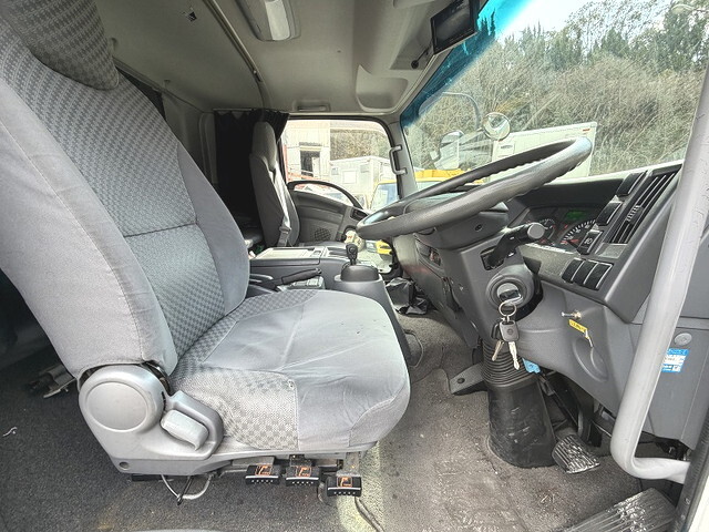 いすゞフォワード平ボディ中型（4t）[写真29]