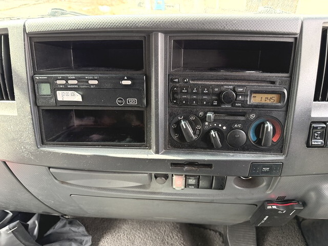 いすゞフォワード平ボディ中型（4t）[写真33]