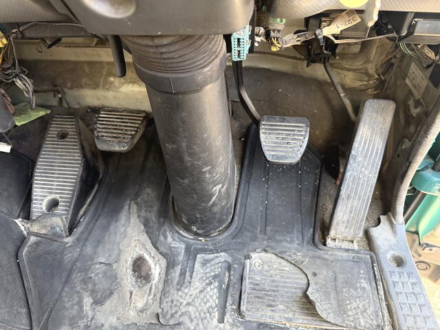 いすゞフォワード平ボディ増トン（6t・8t）[写真30]