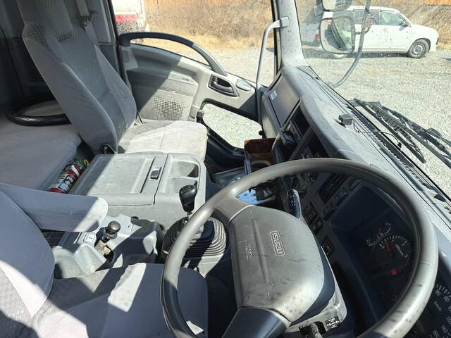 いすゞフォワード平ボディ増トン（6t・8t）[写真32]