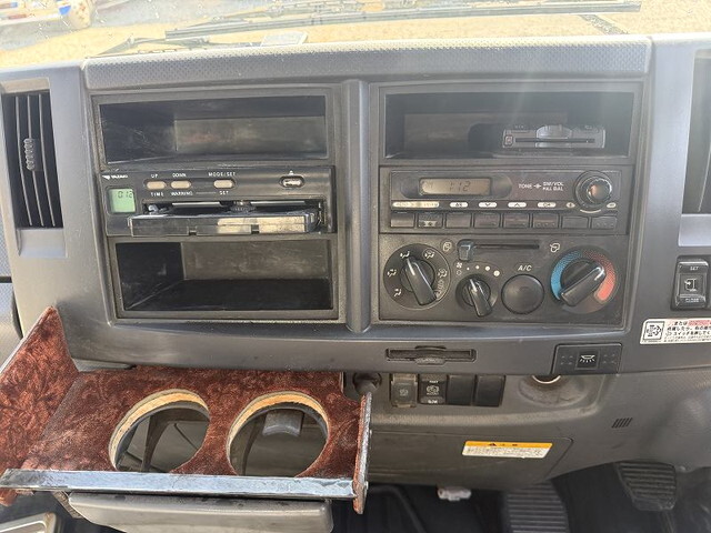 いすゞフォワード平ボディ増トン（6t・8t）[写真33]