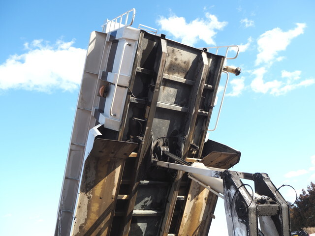 日野プロフィアダンプ大型（10t）[写真14]