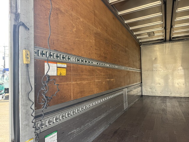 いすゞフォワードアルミウイング中型（4t）[写真14]