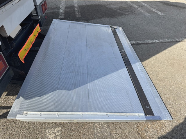 いすゞフォワードアルミウイング中型（4t）[写真18]