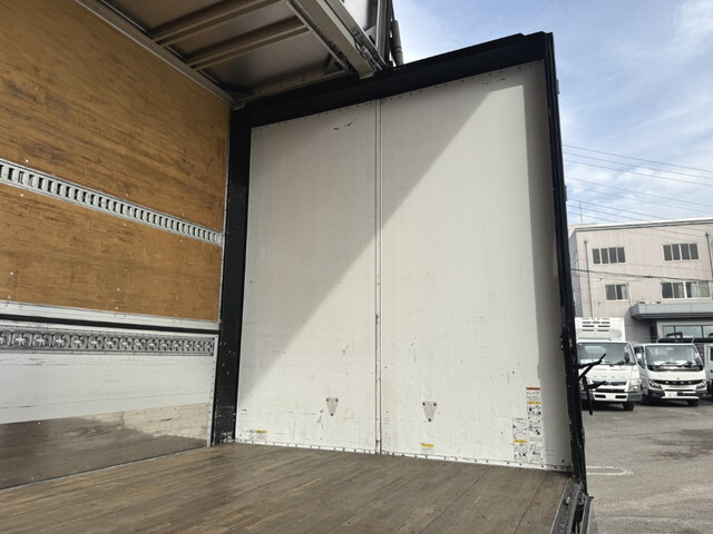 UDトラックスクオンアルミウイング大型（10t）[写真10]