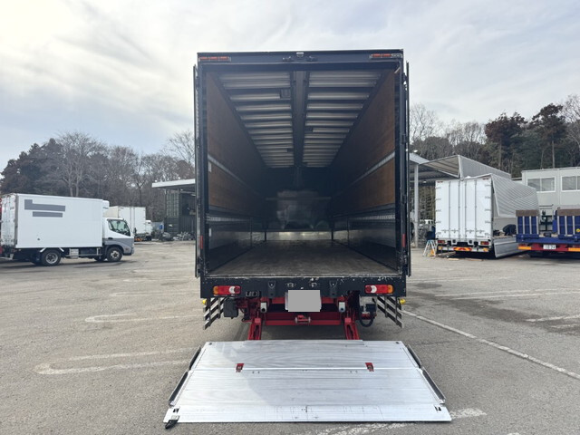 UDトラックスクオンアルミウイング大型（10t）[写真12]