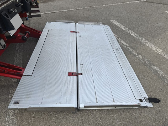 UDトラックスクオンアルミウイング大型（10t）[写真13]