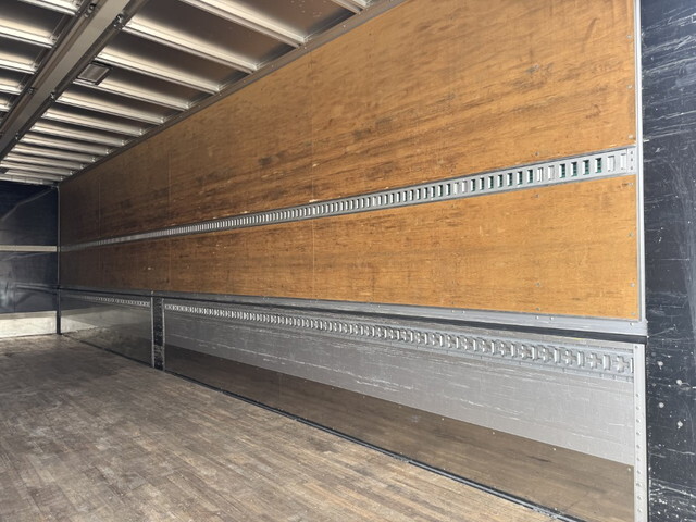 UDトラックスクオンアルミウイング大型（10t）[写真16]