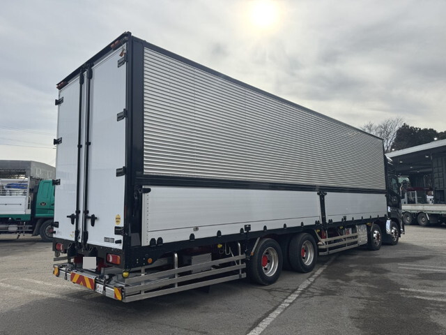 UDトラックスクオンアルミウイング大型（10t）[写真02]