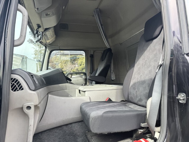 UDトラックスクオンアルミウイング大型（10t）[写真28]