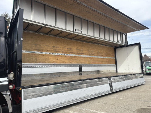 UDトラックスクオンアルミウイング大型（10t）[写真09]