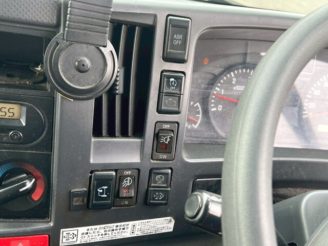 いすゞエルフアルミバン小型（2t・3t）[写真14]