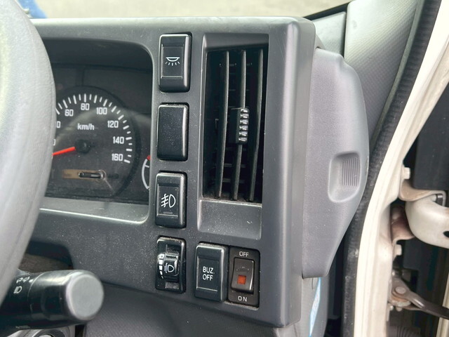 いすゞエルフアルミバン小型（2t・3t）[写真17]