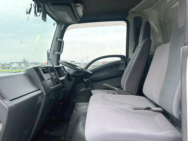 いすゞエルフアルミバン小型（2t・3t）[写真19]