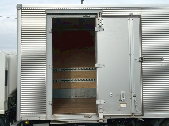 いすゞエルフアルミバン小型（2t・3t）[写真06]