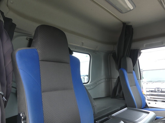 いすゞギガトレーラーヘッド（トラクターヘッド）大型（10t）[写真08]