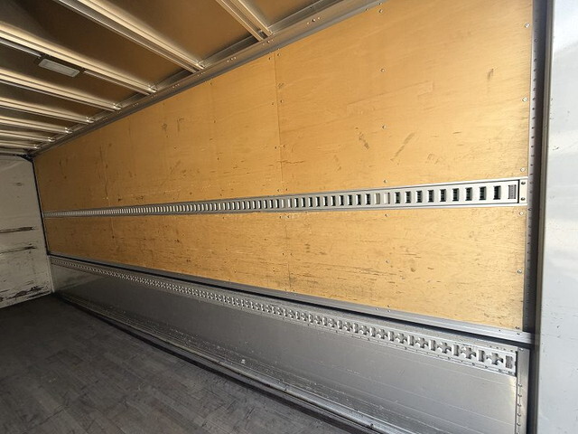 いすゞフォワードアルミウイング中型（4t）[写真12]