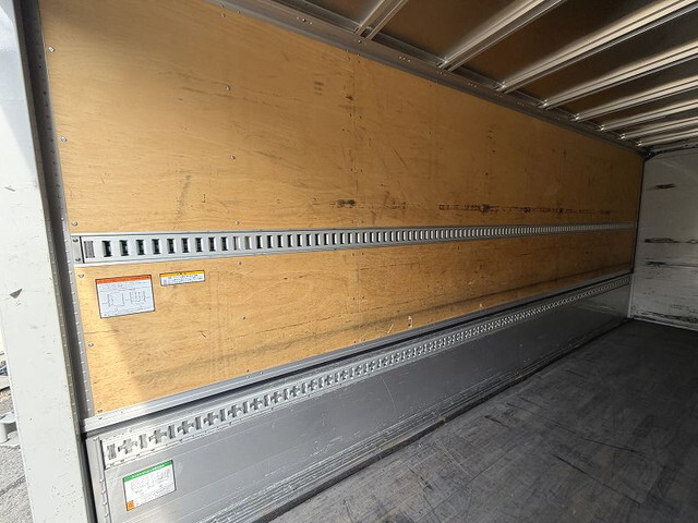 いすゞフォワードアルミウイング中型（4t）[写真13]