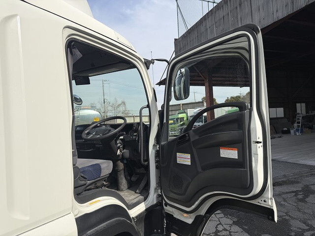 いすゞフォワードアルミウイング中型（4t）[写真28]