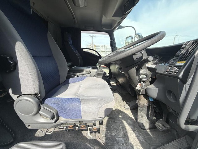 いすゞフォワードアルミウイング中型（4t）[写真29]