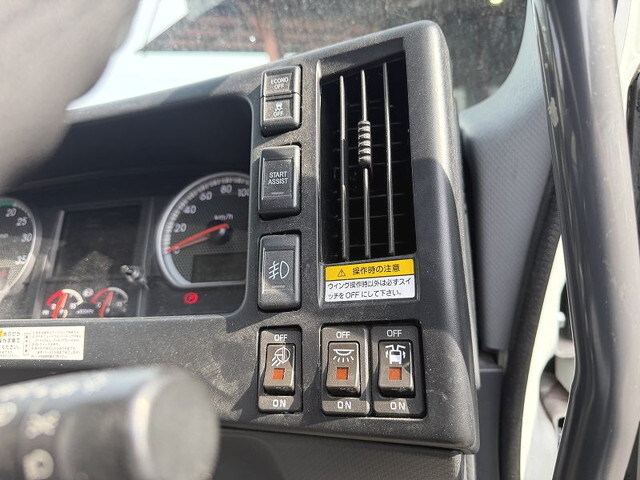 いすゞフォワードアルミウイング中型（4t）[写真31]