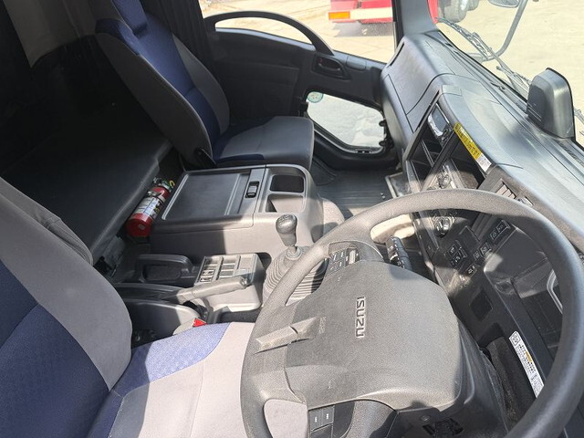 いすゞフォワードアルミウイング中型（4t）[写真32]