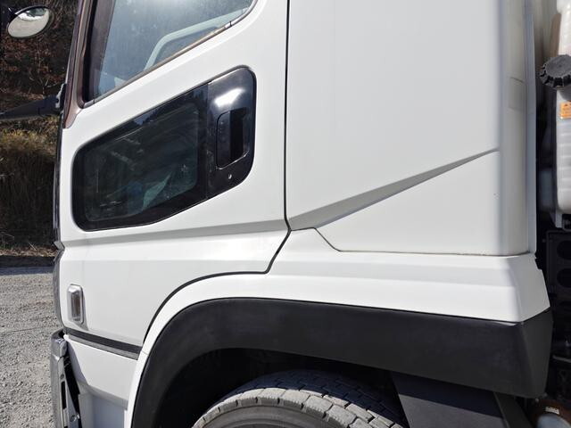 三菱ふそうスーパーグレート冷凍車（冷蔵車）大型（10t）[写真11]