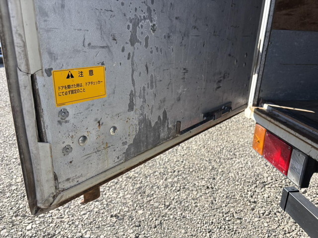 いすゞエルフアルミバン小型（2t・3t）[写真16]