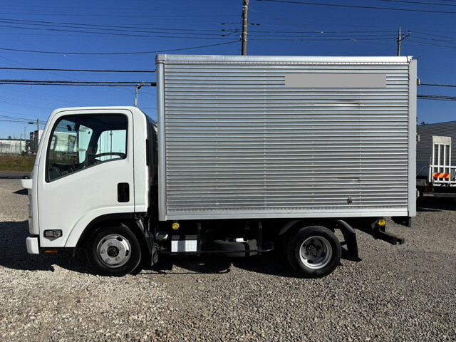 いすゞエルフアルミバン小型（2t・3t）[写真04]