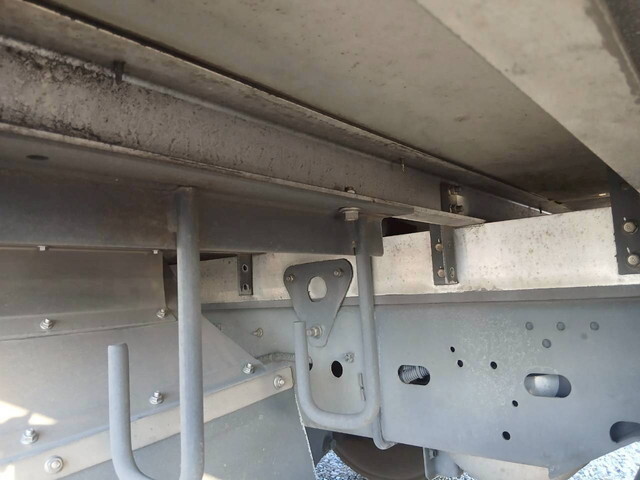 いすゞフォワード冷凍車（冷蔵車）中型（4t）[写真12]