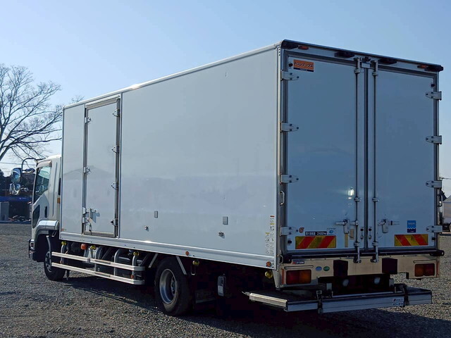 いすゞフォワード冷凍車（冷蔵車）中型（4t）[写真02]