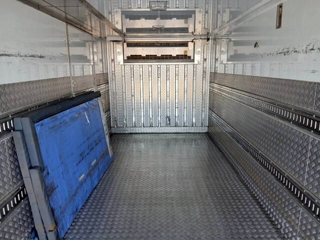 いすゞフォワード冷凍車（冷蔵車）中型（4t）[写真32]