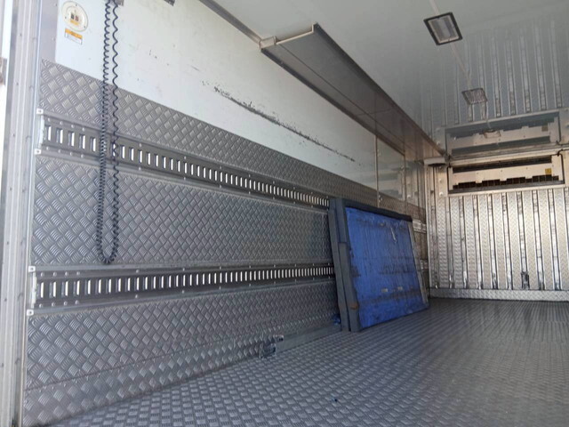 いすゞフォワード冷凍車（冷蔵車）中型（4t）[写真33]