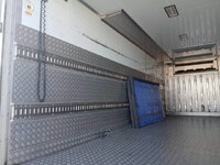 いすゞフォワード冷凍車（冷蔵車）中型（4t）[写真34]