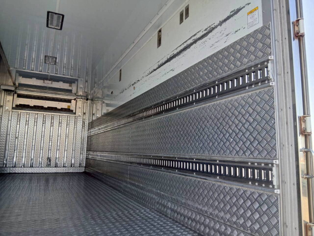 いすゞフォワード冷凍車（冷蔵車）中型（4t）[写真34]