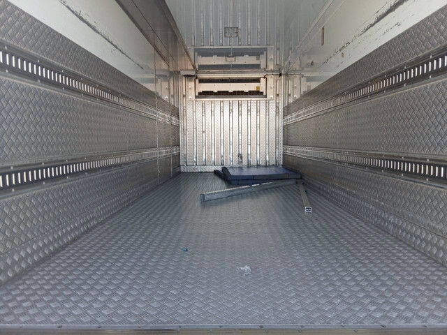 いすゞフォワード冷凍車（冷蔵車）中型（4t）[写真35]